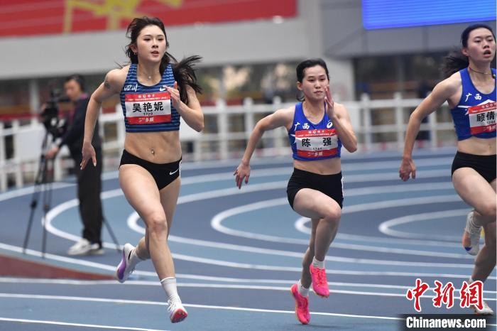 成都站全国室内田径大奖赛女子60米决赛，吴艳妮