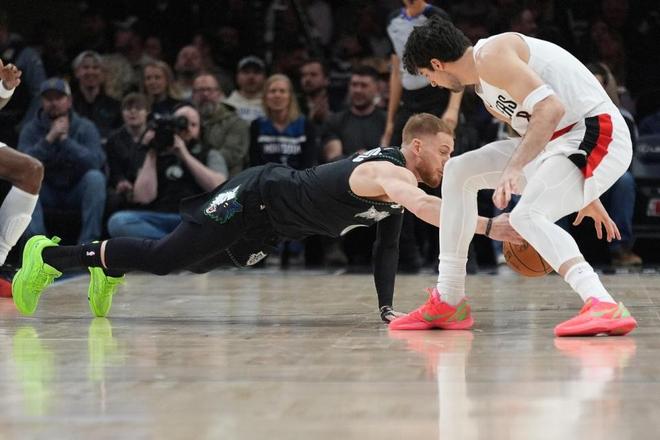 开拓者险胜森林狼终结对手连胜 杨瀚森缺席成关