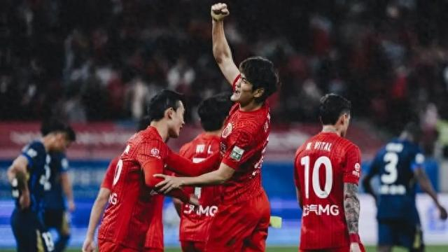 海港队逆境大胜武汉三镇 4-0完胜回应质疑