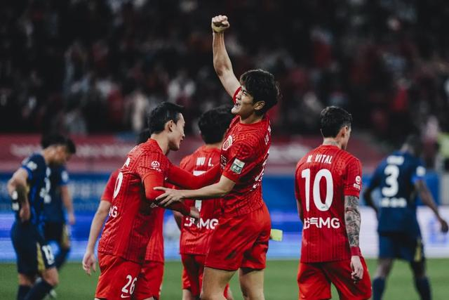 海港队逆境大胜武汉三镇 4-0完胜回应质疑